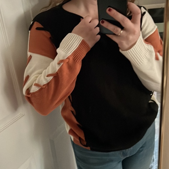 Contrast Panel Pullover Sweater - Picture 8 of 9